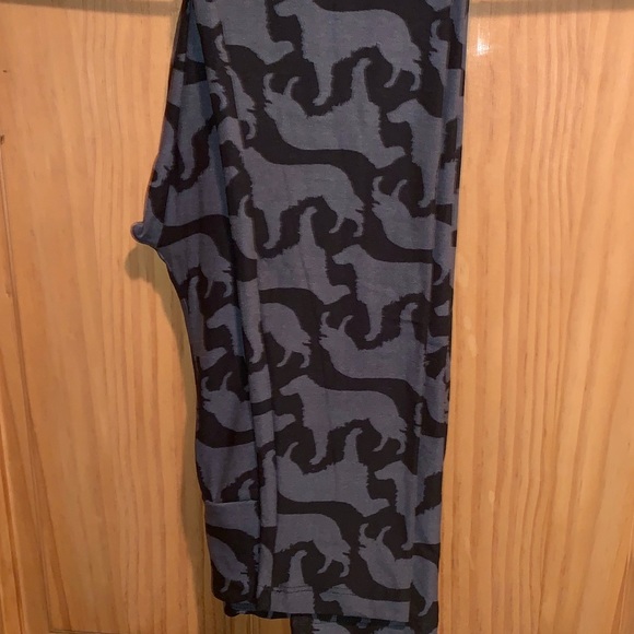❌SOLD❌NWT OS LLR Black & Gray Dog Printed Leggings - Picture 3 of 4